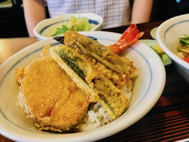 当店オリジナル商品【和色カーテン】全４０色！＆冷たくておいしい！讃岐うどんの画像です