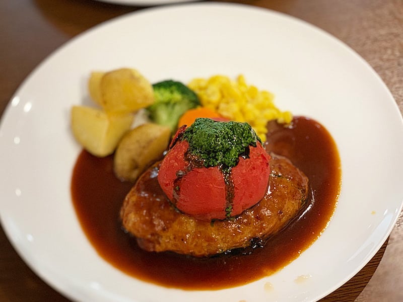 上品な織り柄遮光カーテン「シーバス」ご紹介♡＆豚肉100%のふんわり優しいジューシーハンバーグ！！の画像です