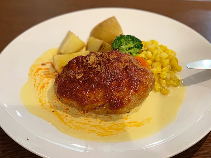 上品な織り柄遮光カーテン「シーバス」ご紹介♡＆豚肉100%のふんわり優しいジューシーハンバーグ！！の画像です