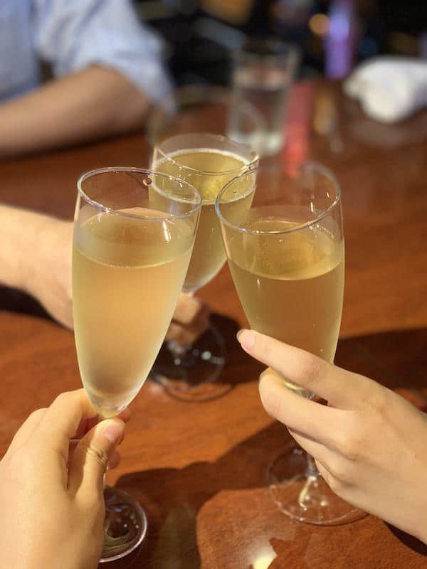 EST!PROSSIMOワインで乾杯