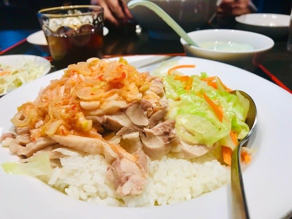 プライスレスカーテンご紹介！キャッシュレス還元対象店＊ボリューム満点！中華ランチの画像です