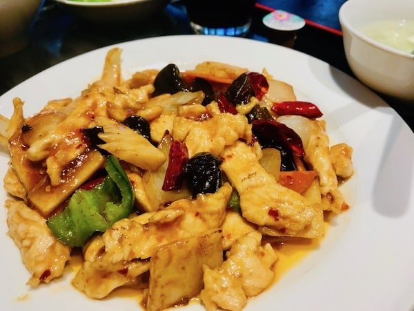 プライスレスカーテンご紹介！キャッシュレス還元対象店＊ボリューム満点！中華ランチの画像です