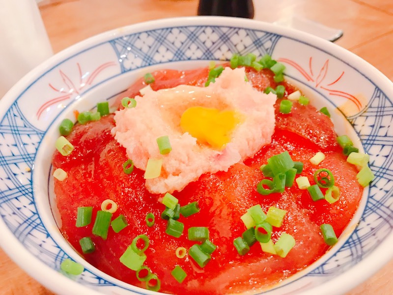 波柄遮光カーテン＆磯丸水産で海鮮丼の画像です